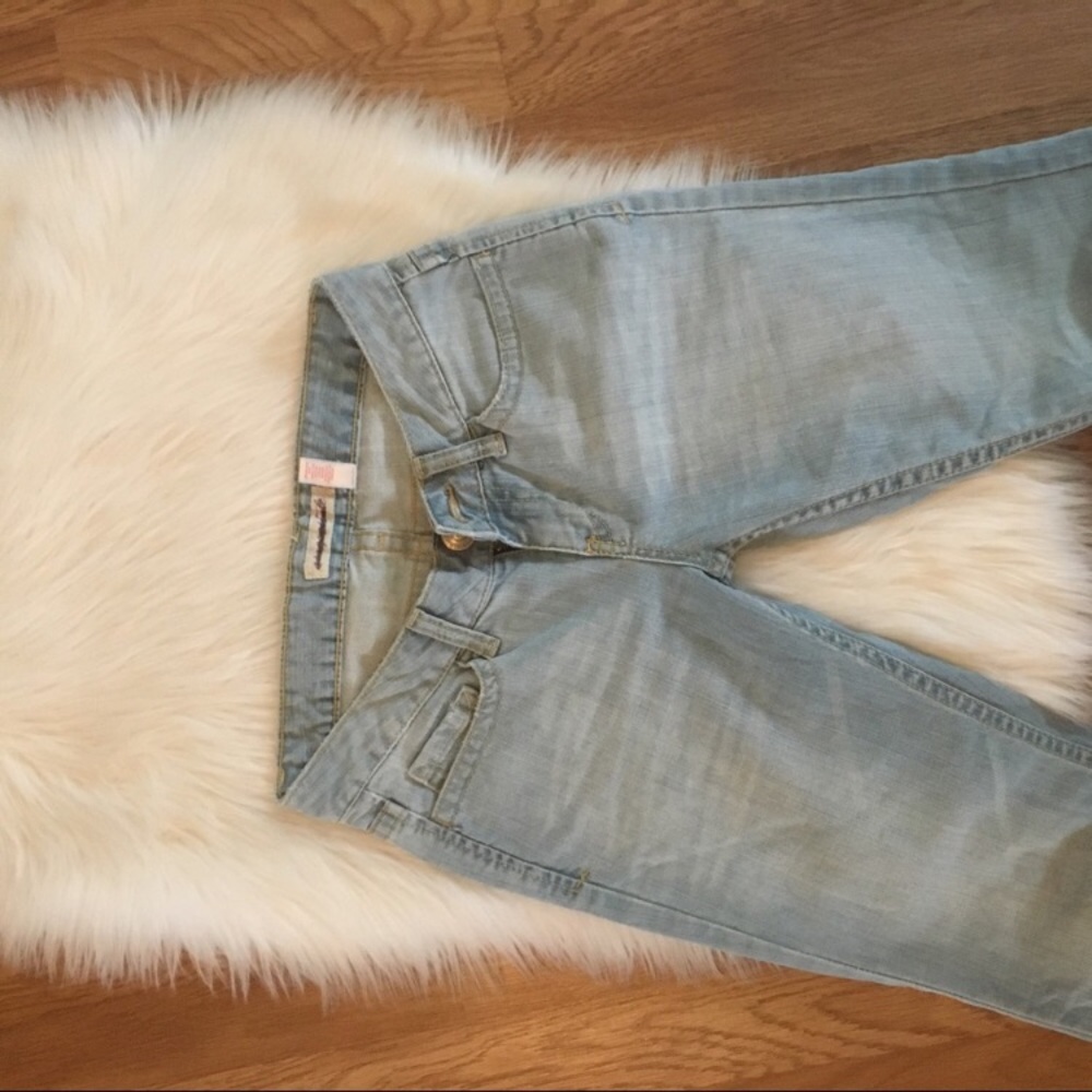 Hollister Women's Wide Leg Flare Lightwashed Jeans - Picture 4 of 5